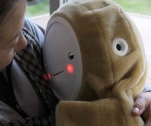 Illustration de l'article Le robot Babyloid lutte contre la dépression des personnes âgées isolées