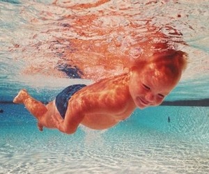 Illustration de l'article La méthode ISR : une méthode controversée pour apprendre l'eau aux bébés