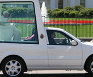 Illustration de l'article La papamobile sera une voiture hybride
