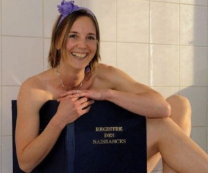 Illustration de l'article Les sages femmes de la maternité des Lilas posent nues