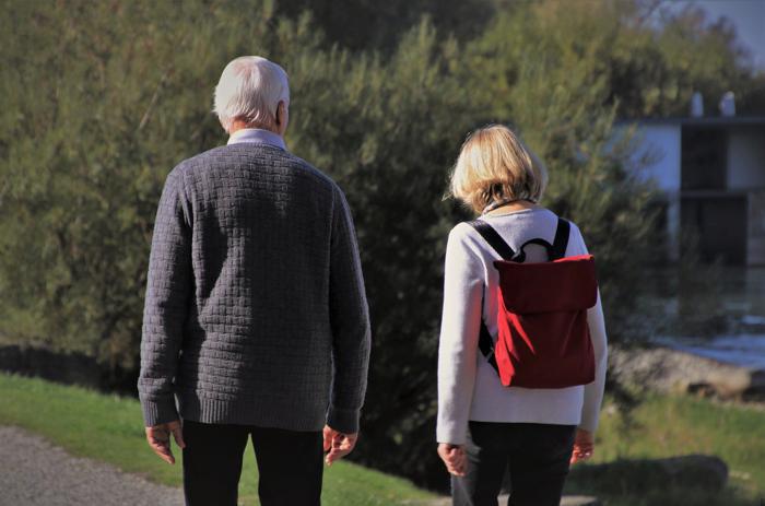 Illustration de l'article Journée nationale des aidants : la Drees publie une étude sur les aidants pivots ayant à charge leurs enfants et leurs parents âgés