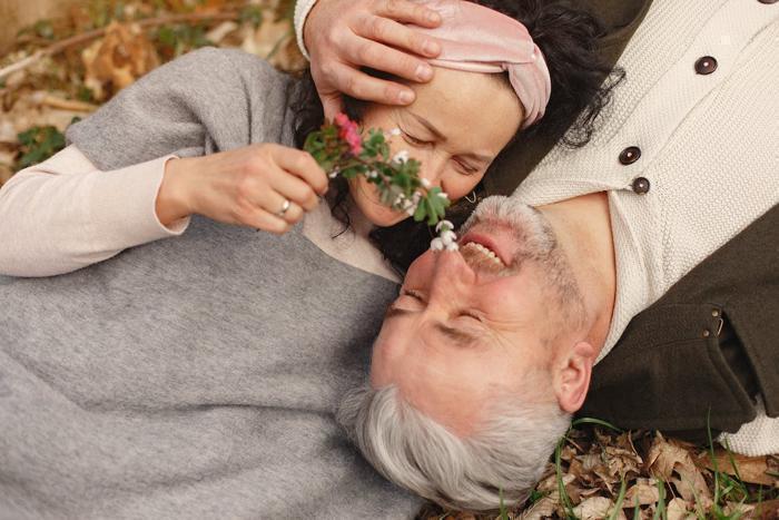 Illustration de l'article Sexualité des seniors :  la vie sexuelle n’est pas qu'une question d’âge ! (Enquête Oui Care 2023)