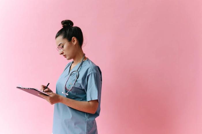 Illustration de l'article Recrutement dans le médico-social : les avantages de passer par un jobboard spécialisé