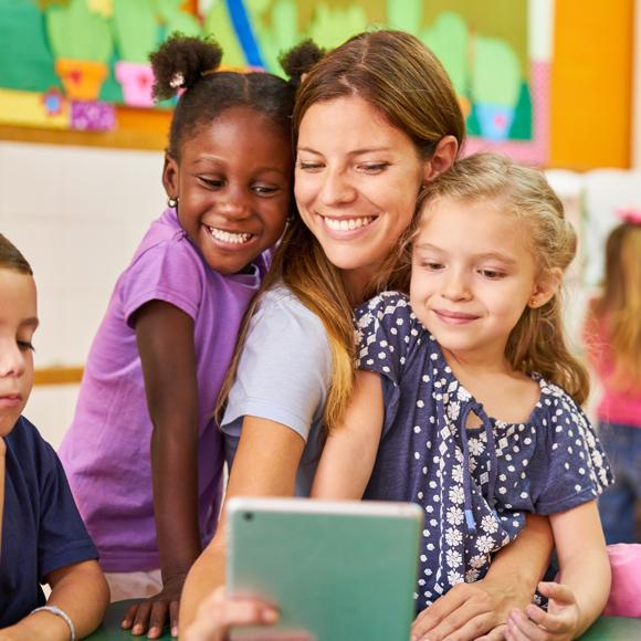 Illustration de l'article Crèche vs garde d'enfant à domicile : que choisir ?