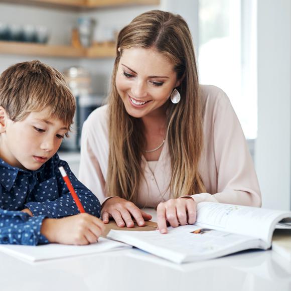 Illustration de l'article Garde d'enfant et soutien scolaire : le combo gagnant pour réussir la rentrée