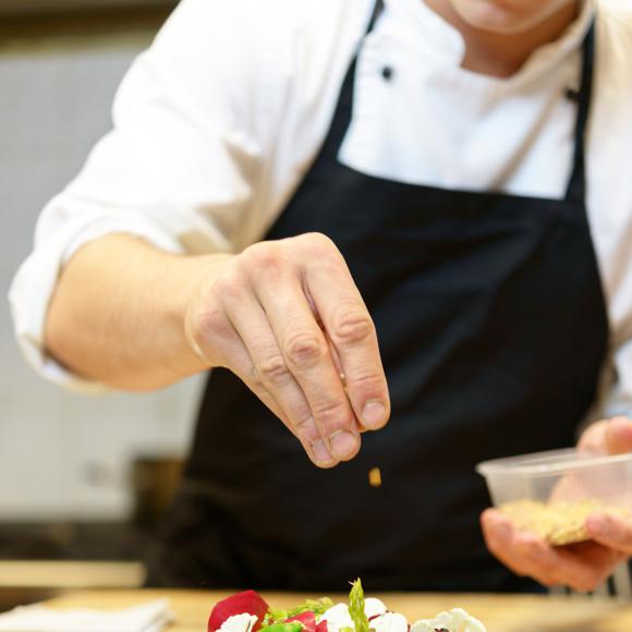 Illustration de l'article A 76 ans, Edith s’apprête à réaliser son rêve : cuisiner avec un chef étoilé !