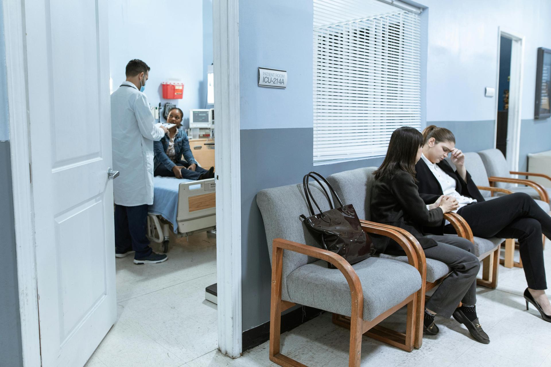 Illustration de l'article Les personnes âgées de 75 ans et plus passent souvent plus de 8 heures aux urgences