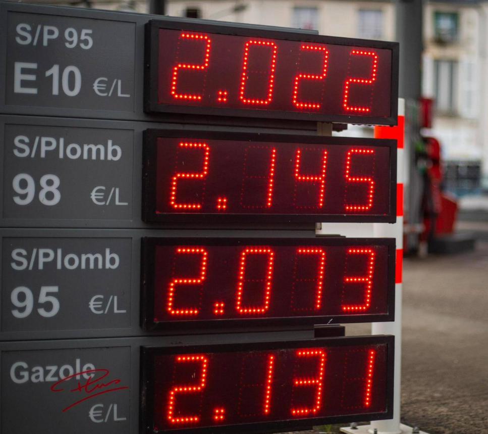 Illustration de l'article ESSENCE : Vers un litre à 3€ ? Le Moyen-Orient s'embrase, votre portefeuille va prendre feu !