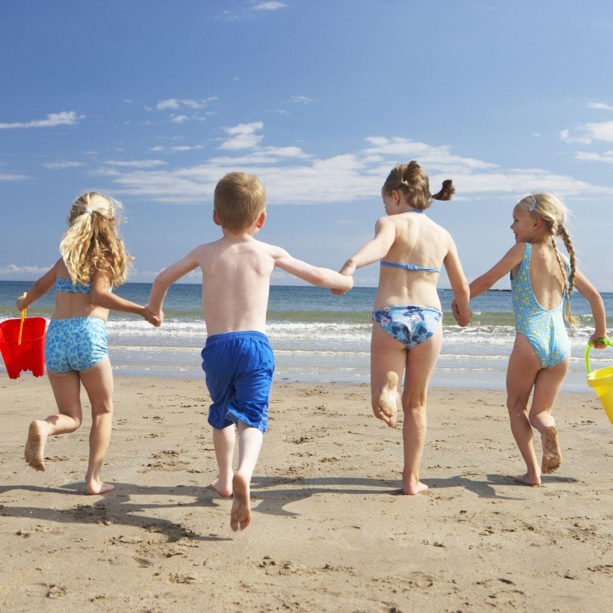 Illustration de l'article Comment faire garder son enfant pendant les vacances d'été ? Les solutions pour concilier famille, travail et budget