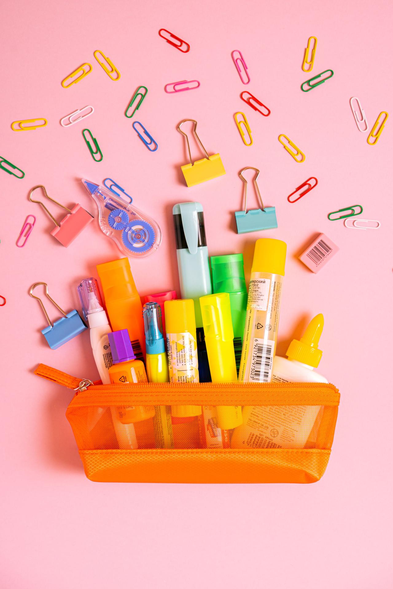 Illustration de l'article Fournitures scolaires : gratuité à Saint-Denis, suppression à Nice, deux visions politiques irréconciliables