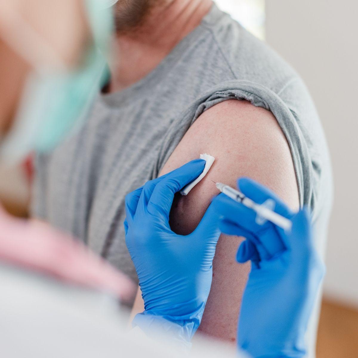 Illustration de l'article Vaccins anti-cancer et IA : deux avancées qui pourraient transformer la lutte contre le cancer