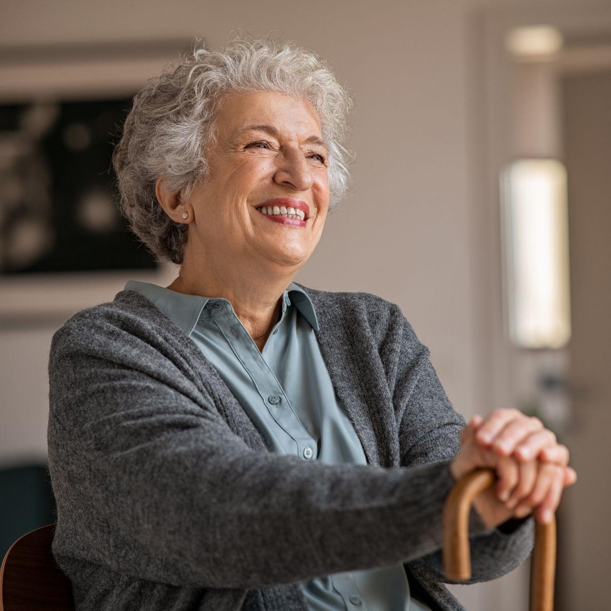 Illustration de l'article APA à domicile : le gouvernement veut économiser 250 millions d'euros, quelles conséquences pour les seniors en 2027 ? APA à domicile : le gouvernemen