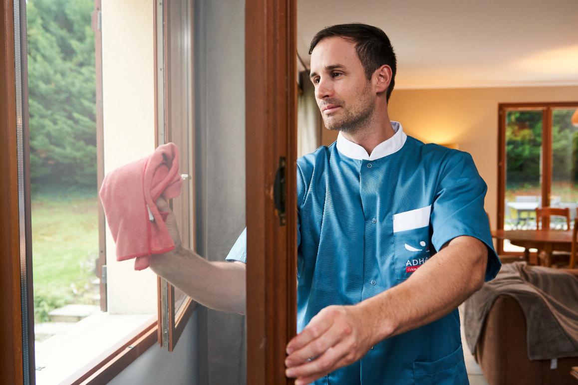 illustration Aide ménager / ménagère à domicile H/F