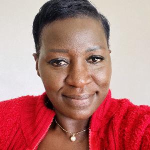 Ayant gardé une personne âgée depuis 3 ans sur Montreuil je peux m occuper des courses de la couture. Du linge du ménage tout en accompagnant dans les démarches administrative je suis disponible de suite cordialement
