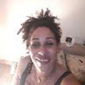 Bonjour, je me propose au repassage, entretien du logement , toilette d une personne  , petites courses , garde de nuits et de la bonne humeur .Merci .