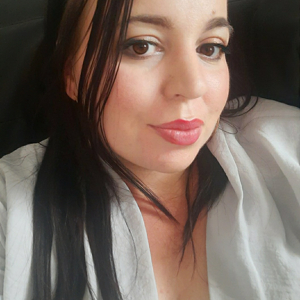 Bonjour je suis disponible tous les jours de 8h a 19h si vous voulez faire garder votre enfant en toute sécurité je suis disponible j'ai moi meme des enfants a mon domicile