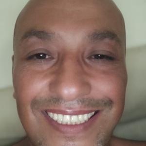 Homme toute main