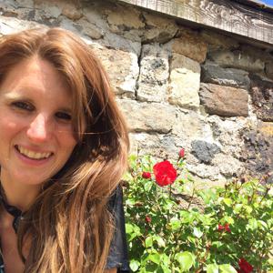 Je garde vos enfants avec sérieux et enthousiasme. Aide aux devoirs, cuisine, ménage possible.