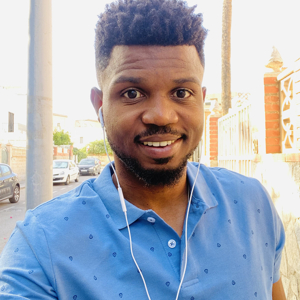 Auxiliaire de vie, Aide Soignante, garde avec des personnes âgées.