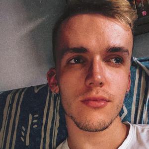 Jeune homme motivé possédant des diplomes dans l'aide à la personne et souhaitant apprendre et commencer le métier d’assistant ménager