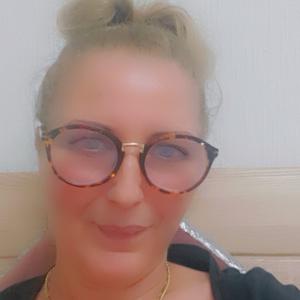 Menage , , garde personnes ages garde enfants .