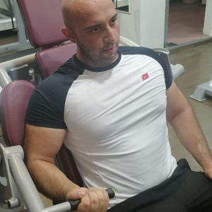 Coach sportif certifié et combattant de MMA donne des cours de Musculation, Fitness, Stretch, Perte de poids, Cardio, Remise en forme