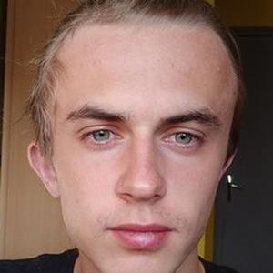 Jeune étudiant en classe préparatoire donne des cours de Mathématiques.