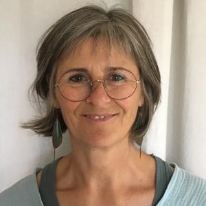 Aide aux courses, repas, ménage, repassage, jardinage, sorties, jeux, activités manuelles....