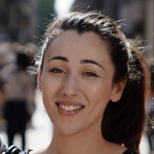 Jeune fille de 17 ans , sérieuse qui chercher à faire du babysitting le week end et pendant les vacances.