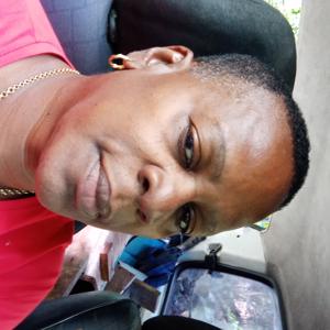 Travaillé avec les personnes âgées et l'aide à domicile.