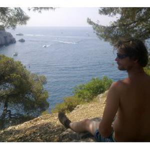 Jardinier paysagist cherche jardins à entretenir et embellir.