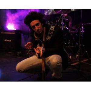 Cours de guitare adaptés au niveau de chacun, musicien expérimenté dans les cours particuliers