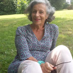 Infirmière libérale récemment retraitée propose une aide aux personnes âgées. p