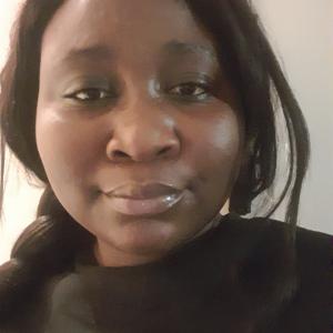 Serveuse  baby-sitter et dame de  ménage m