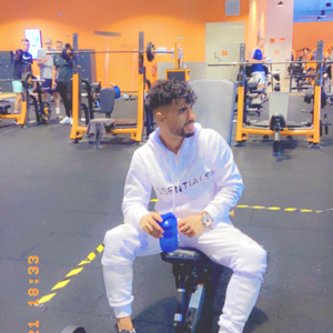 Bonjour je m’appelle Fardin j’ai 22 ans j’habite dans le nord de Dunkerque