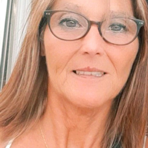 Aide à la personne ménage coursses , préparation et aide aux repas