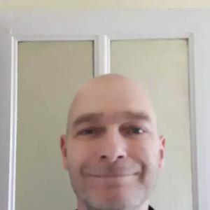 Je cherche un emploi d'aide de cuisine.