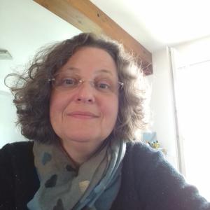 Soutien parental autour du lien, massages bébés, langues des signes, écoute et valorisation des qualités propres à chaque parent, accompagnement d'équipe en crèche, directrice de crèche