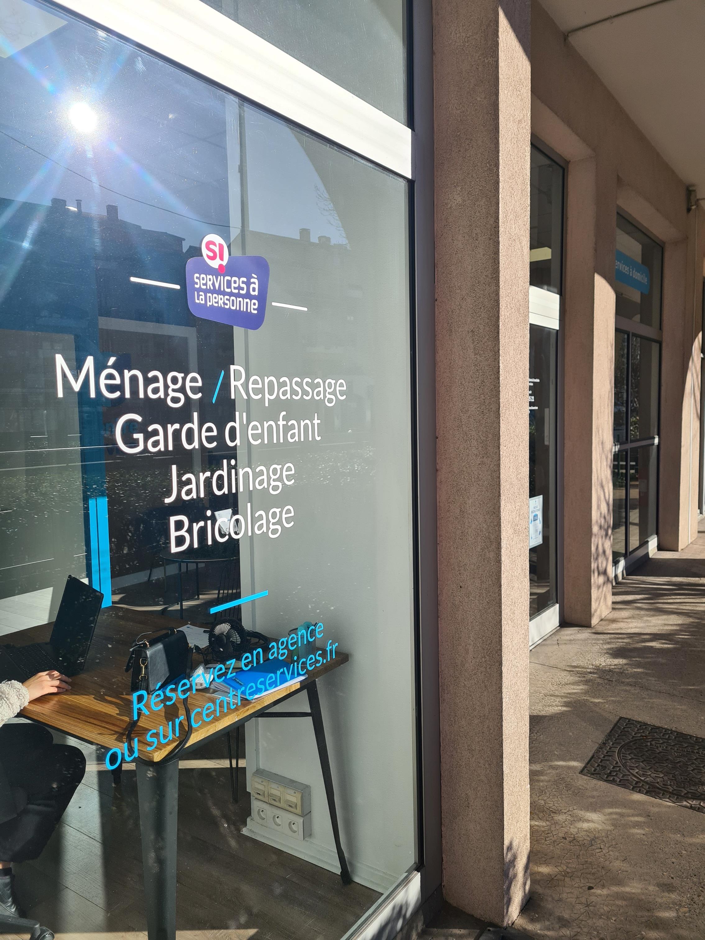 image 2 de Centre Services Bron