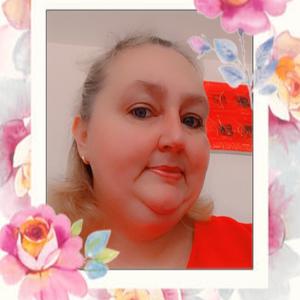 Nounou , garde d'enfant à domicile des parents , sortie d'école