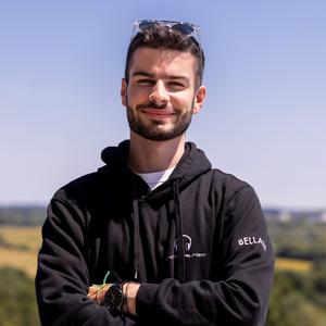 Dj au sein d'une association évènementielle très réputée en France, je vous propose des ateliers de mix pour vous transmettre mon savoir et vous partager ma grande passion.