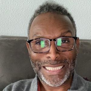 Services à l'entretien, ménage/ rangement / un peu de repassage / accompagnement, etc...