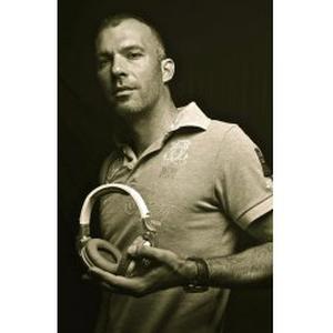 Julien B Director / International Dj / Graphist / Management