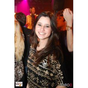 Carla, 19 ans, baby-sitting week-end et soir!
