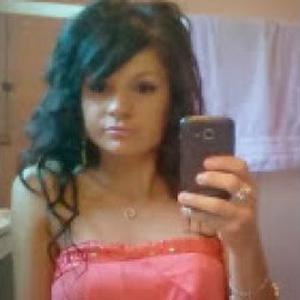 Déborah, 19 ans, ménage à Agen