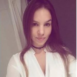 Ophelie, 21 ans, je propose des ménages à votre domicile