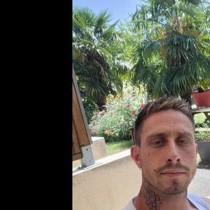 Tout entretien de jardin (Tonte, taille, plantation, nettoyage terrasse)