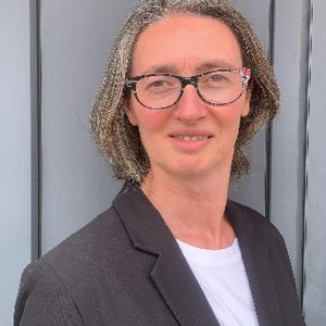 Stéphanie accompagnatrice, livraison des courses, tâches administratives