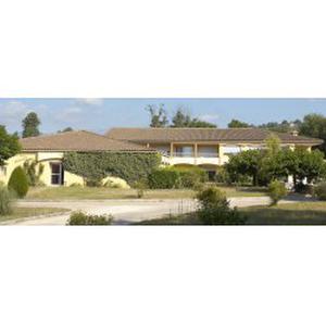 Les Amandiers, 80 places au pied d'un charmant village perché