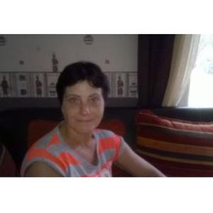 VERONIQUE, 50 ans souhaite rendre service aux personnes âgées